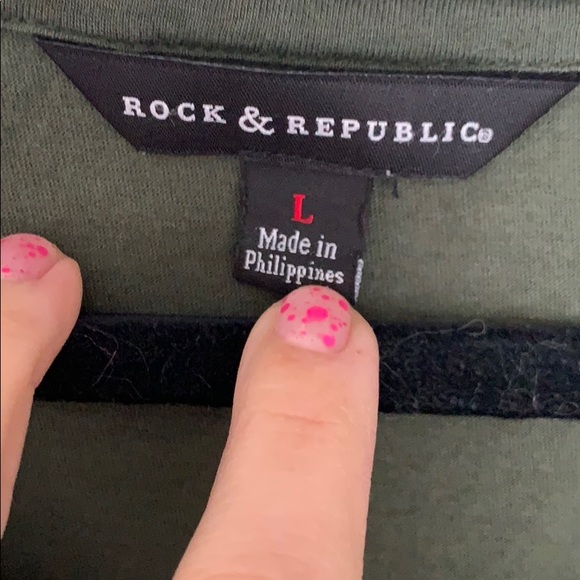 NWOT ROCK AND REPUBLIC LEOPARD TEE LARGE - Picture 3 of 6